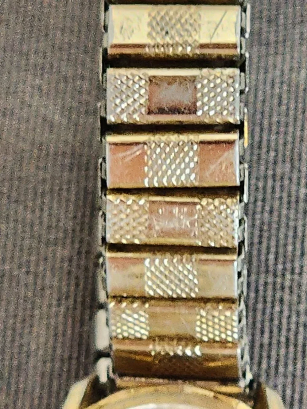 Sorna 17 Jewel Gold and Silver Plate Antimagnetic Waterproof Flex SS Back Watch